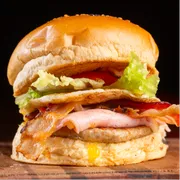 HAMBÚRGUER TRADICIONAL: Top 05 (X-Tudo) - Hambúrguer Tradicional (Ingredientes: , Bacon, Carne Tradicional, Ovo, pão com gergelim, Presunto, Queijo mussarela, Salada)