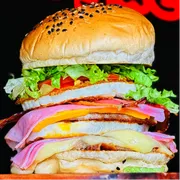 HAMBÚRGUER TRADICIONAL: X Tudo Duplo - Hambúrguer Tradicional (Ingredientes: 2 Bacon, 2 carnes tradicionais, 2 Ovos, 2 Presuntos, pão com gergelim, Queijo Cheddar, Queijo mussarela, Salada)