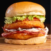 Chicken´s: Double Chicken - Chicken´s (Ingredientes: 2 hambúrgueres de frango, Bacon, Catupiry original, Maionese, Pão tipo brioche, Salada)