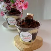 doces artesanais: Copo da felicidade kinder bueno - mousse kinder, brigadeiro cremoso ao leite, brownie e pedaços de kinder bueno