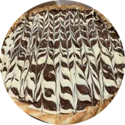 Doces: IOIÔ Cream - Pizza Grande (Ingredientes: Chocolate ao Leite, Chocolate Branco)