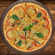 Sabores Leves: Marguerita - Pizza Gigante (Ingredientes: Manjericão Fresco e Orégano., Mussarela, Molho de Tomate, Tomate)