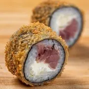 Hot Roll´s: Atum 08 Peças - Enrolado de Alga, Arroz, Atum, Cheese, Cebolinha, Empanado e Frito