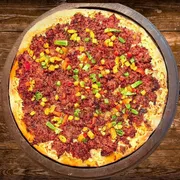 Sabores Tradicionais: Baiana - Pizza Gigante (Ingredientes: Molho de Calabresa Picante, Mussarela, Molho de Tomate, Orégano, Pimentão)