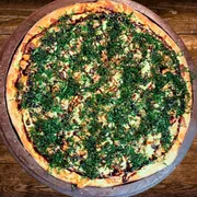Sabores Premium: Salmão Crispy - Pizza Gigante (Ingredientes: Couve Crispy, Cream Cheese, Molho Especial, Mussarela, Salmão, Molho de Tomate, Orégano)