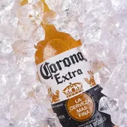 Cerveja + gelo: Combo Corona - 6 Long neck de corona 330ml embaladas no saco de gelo.