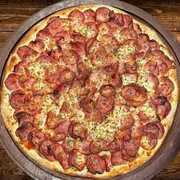 Sabores Tradicionais: Calabresa - Pizza Gigante (Ingredientes: Calabresa, Mussarela, Molho de Tomate, Orégano)