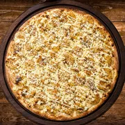 Sabores Doces Tradicionais: Banana Nevada - Pizza Gigante (Ingredientes: Mussarela, Açúcar, Banana, Canela, Chocolate Branco, Creme de Leite)