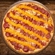 Sabores Tradicionais: Calabresa Com Cheddar - Pizza Gigante (Ingredientes: Calabresa, Mussarela, Cheddar, Molho de Tomate, Orégano)