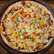 Sabores Especiais: A Moda Do Rei (não tiramos itens) - Pizza Gigante (Ingredientes: Molho de Tomate, Mussarela, Strognoffe Bovino, Champignon, Palmito, Bacon, Pimentão e Orégano)