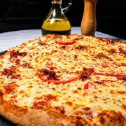 Bacon: Americana - Pizza Grande (Ingredientes: Bacon, Molho de Tomate Artesanal, Mussarela, Ovos, Tomate)