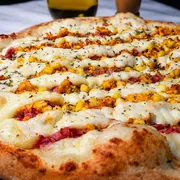 Frango: Frango Especial - Pizza Grande (Ingredientes: Catupiry Original, Frango Desfiado, Milho, Molho de Tomate Artesanal, Presunto)
