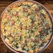 Sabores Leves: Escarola - Pizza Gigante (Ingredientes: Alho Frito, Bacon , Mussarela, Escarola (Chicória), Molho de Tomate, Orégano)