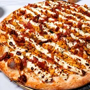 Frango: Philadelfia - Pizza Grande (Ingredientes: Bacon, Cream Cheese, Frango, Molho de Tomate Artesanal)