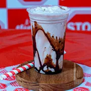 Milkshake: Milk Shake de Chocolate 500ml+Embalagem (R$1,50) - Milkshake (Ingredientes: Calda de chocolate, Ovomaltine, Sorvete)