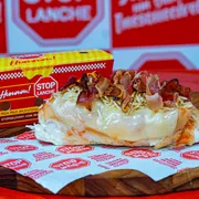 Kikão: Kikão À Moda c/ Bacon+Embalagem (R$1,50) - Kikão (Ingredientes: Bacon, Maionese, Molho, Queijo Mussarela, Queijo Ralado, Salsicha)