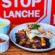 STOP REFEIÇÃO: Carne de Sol - Completa - STOP REFEIÇÃO (Ingredientes: Arroz, Batatonese, Farofa, Macaxeira, Queijo Coalho, Vinagrete)