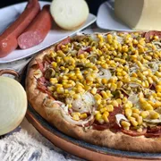 Tradicionais: Mineira - Pizza Grande (Ingredientes: Azeitona, Calabresa, Cebola, Milho, Mussarela, Orégano, Presunto)