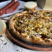 Tradicionais: Do Chefe - Pizza Grande (Ingredientes: Azeitona, Calabresa, Carne de Sol, Cebola, Frango, Milho, Mussarela, Orégano, Picanha)