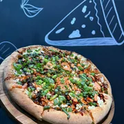 Especiais: 42- Sushi - Pizza Grande (Ingredientes: Cebolinha, Cream Cheese, Gergelim Torrado, Molho Tarê, Mussarela, Salmão)