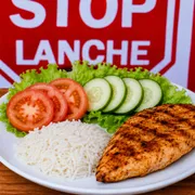 STOP REFEIÇÃO: Peito deFrango- Completo - STOP REFEIÇÃO (Ingredientes: Arroz, Peito de Frango, Salada)
