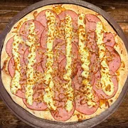 Sabores Tradicionais: Lombo Com Catupiry - Pizza Gigante (Ingredientes: Catupiry, Lombo e Orégano., Mussarela, Molho de Tomate)