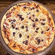 Sabores Tradicionais: Do Rei - Pizza Gigante (Ingredientes: Azeitona, Cebola, Mussarela, Provolone, Calabresa Ralada, Molho de Tomate)
