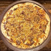 Sabores Especiais: Filé Ao Alho - Pizza Gigante (Ingredientes: Alho Frito, Filé de Carne Bovina, Mussarela, Molho de Tomate, Orégano)