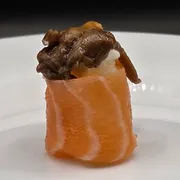 Jhou: Jhou Shimeji (8 Unidades) - Salmão + arroz + cream cheese + shimeji