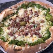 Especiais: 30- Brócolis - Pizza Grande (Ingredientes: Catupiry Original, Brócolis, Alho Frito, Mussarela, Bacon, Azeitona, Orégano)