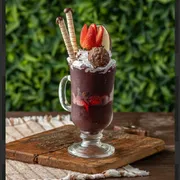 Sobremesas: Matrioska c/ açaí 400ml - Sobremesas (Ingredientes: Açaí, Chantilly, Creme de avelã, Ferrero rocher, Kinder ovo, Morango, Ovomaltine)