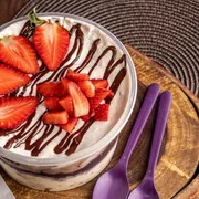 Sobremesas: Sobremesa cabana 1L - Sobremesas (Ingredientes: Açaí, Creme de avelã, Creme ninho, Morango, Sorvete ninho trufado, Torta de bis)