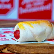 Salgados: Enrolado de Salsicha Assado)