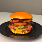 Aprisco Premium: Insano 1.0 - Aprisco Premium (Ingredientes: aneis de cebola onion, barbecue, cheddar, molho especial, pao brioche, picles, smash de costela 90gr)