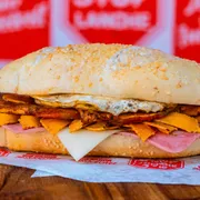 Sanduíche no Pão Francês: Pão com Queijo,Presunto,Banana,Tucumã e Ovo - Sanduíche no Pão Francês (Ingredientes: Pão)