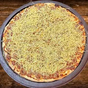 Sabores Especiais: Strogonoff De Carne Bovina - Pizza Gigante (Ingredientes: Mussarela, Strogonoff de Carne Bovina, Batata Palha, Molho de Tomate, Orégano)