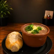 Caldinhos: Caldinho de Feijão com bacon e calabresa - ACOMPANHACebolinhaQueijoPão