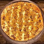 Sabores Premium: Filé Cebola Crispy - Pizza Gigante (Ingredientes: Catupiry, Filé de Carne Bovina em Tiras, Mussarela, Cebola Crispy, Molho de Tomate, Orégano)