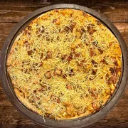 Sabores Tradicionais: Strogonoff De Frango Com Bacon - Pizza Gigante (Ingredientes: Bacon , Mussarela, Strogonoff de Frango, Batata Palha, Molho de Tomate, Orégano)