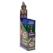 Seda Blunt: BLUNT HEMP BLUEBERRY - As blunts de hemp sabor blueberry são invólucros para fumo feitos 100% de cânhamo natural, totalmente livres de tabaco e nicotina. Elas proporcionam uma queima lenta e suave, combinando o aroma adocicado do mirtilo (blueberry) com a proposta de uma sessão mais limpa e orgânica