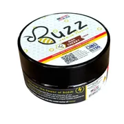 Tudo para Narguile: BUZZ PREMIUM CINNAMON GUM - Sabor: Uma mistura intensa e doce que combina o sabor nostálgico de chiclete (gum) com o toque picante e aromático da canela (cinnamon). Tipo de Tabaco: É um tabaco do tipo Burley (de coloração marrom escura), conhecido por ser mais encorpado. Diferencial: A marca destaca que suas essências são enriquecidas com néctar de mel, proporcionando sessões mais longas e com sabor presente.