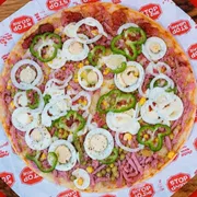 Tradicionais: Portuguesa - Pizza Média (Ingredientes: Cebola, Ervilha, Milho, Molho, Orégano, Ovo, Presunto, Queijo)