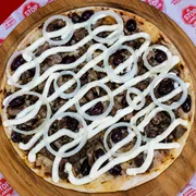 Especiais: Filezona ao Catupiry - Pizza Média (Ingredientes: Azeitona, Catupiry, Cebola, Filé, Molho, Mussarela, Orégano)
