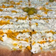 Tradicionais: 13- Frango c/ Catupiry - Pizza Grande (Ingredientes: Molho de Tomate,  Frango,  Catupiry,  Orégano,  Azeitonas)