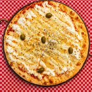 Pizzas Salgadas: 28-Quatro Queijos - Pizza Grande (Ingredientes: Azeitona, Molho de Tomate, Mussarela, Orégano, Parmesão, Provolone, Requeijão Cremoso)