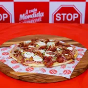 Pizza Brotão: Mista - Pizza Brotão (Ingredientes: Bacon, Calabresa, Ervilha, Milho, Molho, Orégano, Ovo, Presunto, Queijo)