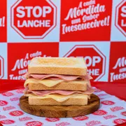 Sanduíche: Misto Duplo - Sanduíches Simples (Ingredientes: Duas Fatias de Presunto, Duas Fatias de Queijo, Pão de Forma)
