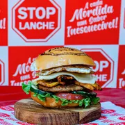 Sanduíche: StopBanana - Sanduíches Simples (Ingredientes: Banana, Hambúrguer, Ovo Frito, Pão Bola, Queijo Mussarela, Verduras)