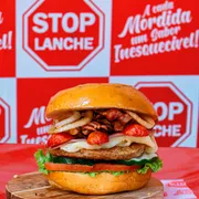 Sanduíches Especiais: StopBagunça - Sanduíches Especiais (Ingredientes: Bacon, Cebola, Hambúrguer, Queijo Mussarela, Salsicha, Verduras)