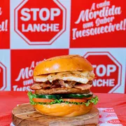 Sanduíches Especiais: StopBacon - Sanduíches Especiais (Ingredientes: Bacon, Hambúrguer, Ovo, Queijo Mussarela, Verduras)